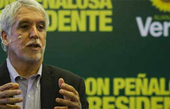 El candidato verde instó a la ciudadanía a no considerar siquiera "la posibilidad de elegir un presidente que pasaría su tiempo defendiéndose de ir a la cárcel, donde probablemente iría de todas maneras"
