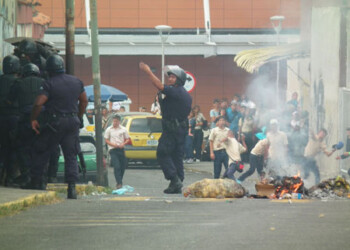 *Alumnos del liceo protestaron por promesas de arreglos incumplidas