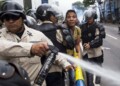 Hoy en Caracas la GNB en horas de la madrugada, tomó por sorpresa a los campamentos que los estudiantes mantenían en distintas zonas de los municipios Sucre y Baruta a manera de protesta pacífica. Los jóvenes fueron apresados y trasladados al Core 5 en el Paraíso.