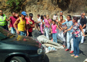 200 familias se ven afectadas por la falta del vital líquido, teniendo que buscar agua en camiones cisternas