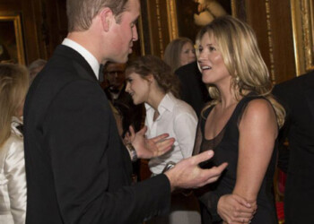 Con una amplia sonrisa y tocando su brazo tímidamente, Kate Moss se dirigió al Duque de Cambridge para preguntarle donde se encontraba su esposa  AGENCIAS