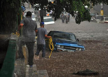 Cuantiosos daños se produjeron en la zona metropolitana de Asunción y el centro de Paraguay a consecuencia de intensas lluvias  AGENCIAS