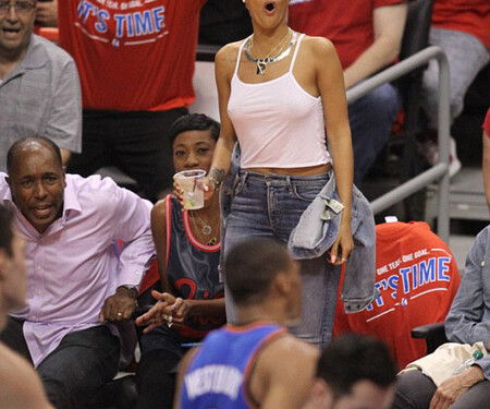 Rihanna se cambió
de look y se parece
a Nicki Minaj