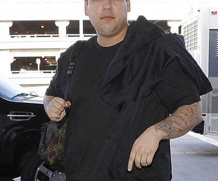 Rob Kardashian reaparece
con varios kilos de más