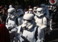 J.J. Abrams, director de "Star Wars: Episode VII", invitó este miércoles a los seguidores de la saga a contribuir a la campaña "Force for Change"  AGENCIAS