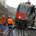 Al menos cinco personas murieron y otras 15 resultaron heridas este martes por el choque entre un tren de pasajeros y otro de mercancías en Moscú