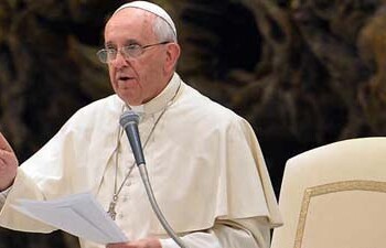 El papa también se refirió a las víctimas del deslave del viernes en el noreste de Afganistán, que dejó según las autoridades locales al menos 300 muertos
