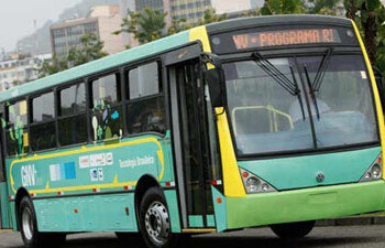 Conductores insatisfechos con el acuerdo aprobado por el sindicato montaron piquetes en las puertas de los garajes de al menos 44 empresas de autobuses para impedir la salida de los vehículos