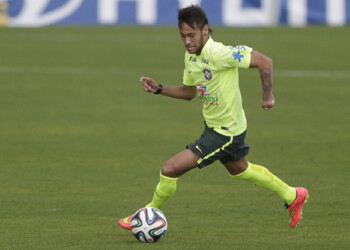 Neymar sufrió un golpe durante una práctica que encendió las alarmas en el cuerpo técnico
AP / Andre Penner