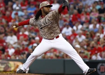 Cueto volvió a lanzar en grande en una noche mágica para Cincinnati
AP / David Kohl