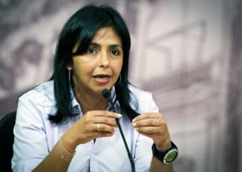 La ministra Delcy Rodríguez hizo el referido llamado a Machado a través de Twitter  ARCHIVO