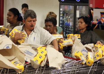 Madres se llevaron la sorpresa del año en el Central Madeirense, cuando en la cola para adquirir el preciado alimento les informaron que los chamos no podían comprarlo