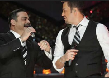 "El caballero de la salsa" y "El sonero de la juventud", motes de Santa Rosa y Manuelle, respectivamente, arrancaron el espectáculo "Dos soneros" interpretando "Anacaona"