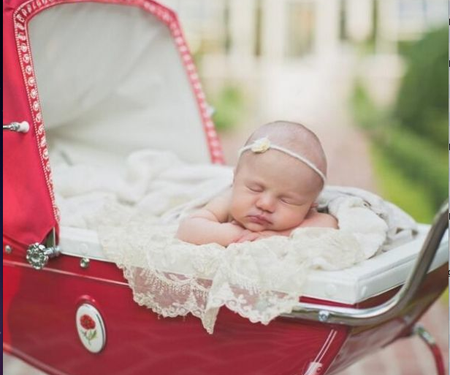 La intérprete, de 32 años, publicó una tierna fotografía de la pequeña River Rose