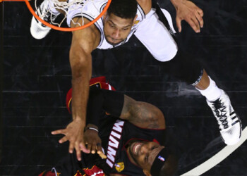 Lo que hicieron los Spurs sobre el Heat quedará en la historia de la NBA
AP / Andy Lyons