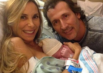 En la imagen se aprecia a la familia completa