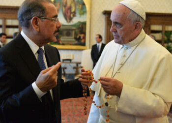 El papa argentino Francisco recibió este viernes en el Vaticano al presidente de la República Dominicana, Danilo Medina  AFP