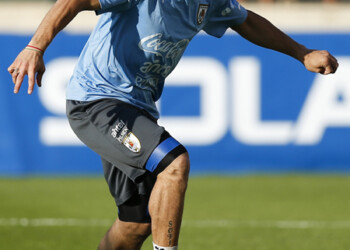 Suárez es duda para el primer partido de Uruguay, pero todos rezan para que se recupere a tiempo
AP / Victor R. Caivano