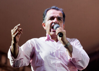 El candidato presidencial uribista, Óscar Iván Zuluaga, descartó este viernes reconocer que en Colombia hay un conflicto armado