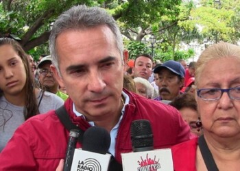 Gobierno dice militares desertores planean incursión violenta en Venezuela