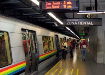 Pedigueños en el metro de Los Teques