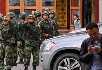 Un grupo armado con cuchillos atacó el lunes una comisaría y oficinas del gobierno en el distrito de Shache y “decenas de civiles uigures (musulmanes) y hanes (de etnia china) murieron  AFP