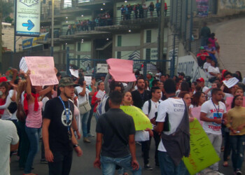 La protesta generó una cola de varios kilómetros tanto en dirección a la capital mirandina como a lo largo del tramo que comunica con la población aragueña de Las Tejerías