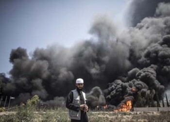 En Gaza, por lo menos 100 palestinos murieron por los bombardeos israelíes  AGENCIAS