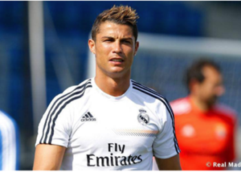 Ronaldo, delantero del Real Madrid, anunció ayer el lanzamiento de una nueva colección de camisas