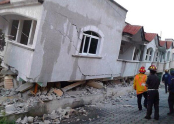 Un sismo de magnitud 7.1 sacudió el lunes el sur de México y Guatemala dejando dos muertos