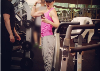 “GYM Time; A recuperar mi lavadero pre-vacación; Obsesiva; gimnasio; Músculo. Músculo. Puro Músculo”, escribió en su cuenta de Instagram