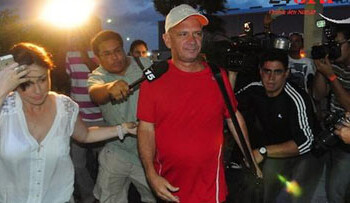 El canciller Elías Jaua indicó que las autoridades holandesas reconocieron finalmente que Carvajal goza de inmunidad diplomática. En horas de la noche de este domingo Hugo Carvajal llegó a Venezuela.
