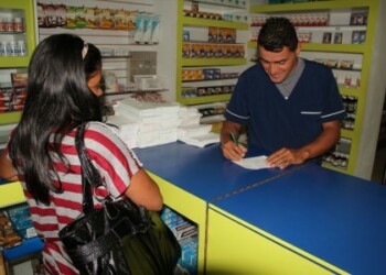 Farmacias afrentan la crisis