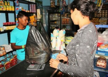 Expendieron artículos a precios regulados