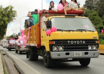 Caravana en la Panamericana de Señorita Miranda