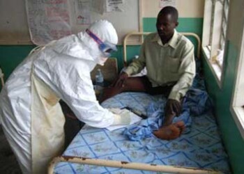 Liberia localizó a veinte enfermos de ébola que huyeron hace tres días de un centro de cuarentena  ARCHIVO