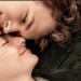 La película “Bajo la misma estrella” está basada en la novela del escritor John Green y cuenta la historia de Hazel Grace y August Waters