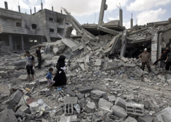El Ejército israelí intensificó este lunes su ofensiva militar en el sur de la Franja de Gaza, donde al menos 71 palestinos murieron en la ciudad de Rafah  AFP