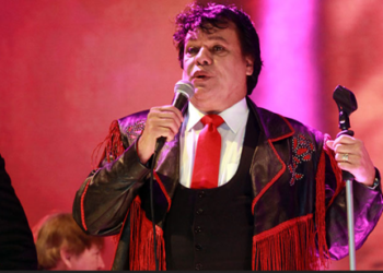 “Muchísimas gracias por esperarme, estoy muy contento de volver a los Estados Unidos", informó el cantante mexicano