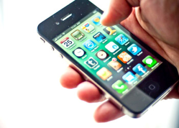 Para evitar que los teléfonos caigan en manos ajenas, el gobernador del Estado de California ha aprobado una nueva ley que obliga el borrado remoto