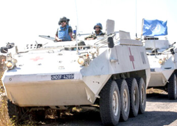 Al menos 43 cascos azules de la ONU fueron retenidos ayer por rebeldes sirios en la zona de los Altos del Golán, en el área fronteriza entre Siria e Israel