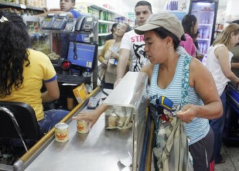 No había cola para adquirir productos regulados