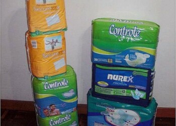 Pañales de adulto ni las luces por la farmacia