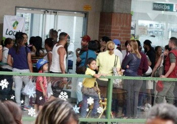 Artículos para recién nacidos generan largas colas