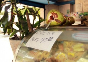 Agua de coco posee componentes del acetaminofen
