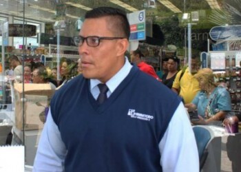 “Intentamos mantener orden numerando a las personas, se pasan de cinco en cinco”