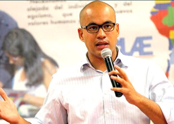 El ministro para la Educación, Héctor Rodríguez, se reunió con los jefes de las distintas zonas educativas este martes. Allí, oficializó el aumento del 15% para los docentes