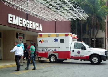 El trío de abaleados ingresó en la mañana del domingo