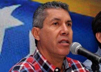 El gobernador de Lara, Henri Falcón, estima que la situación del país exige que el ejecutivo y la oposición se sienten a dialogar y sellen un acuerdo nacional