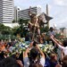 Caraqueños celebraron el día de San Miguel Arcángel este lunes en las calles con una caminata que partió desde Altamira hasta Chacaito que finalizó con una una misa solemne.